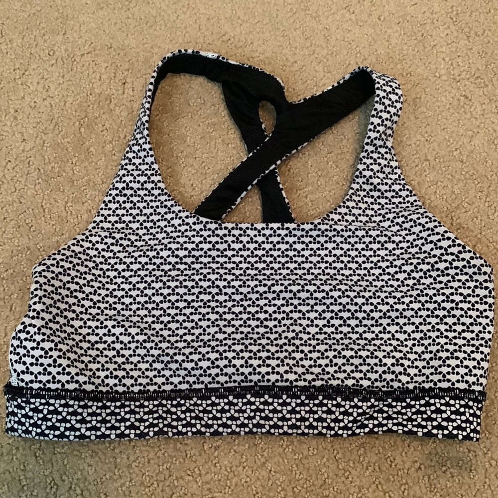 Lululemon Black and White Printed Sports Bra. Size 6.